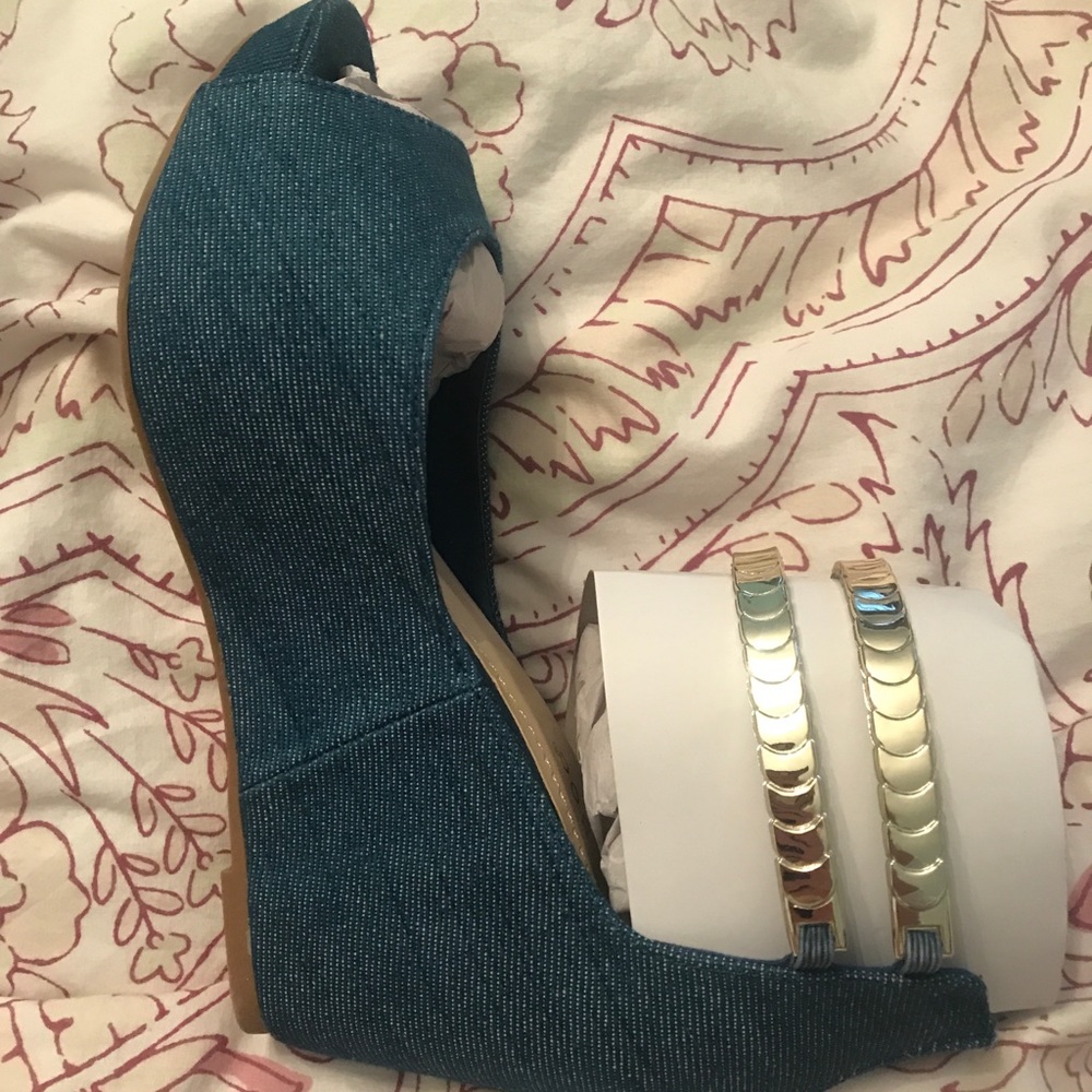 Never worn bamboo wedges